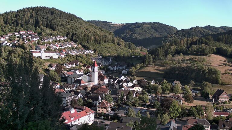Dieses Bild zeigt eine Webcam-Aufnahme von Ottenhöfen, aufgenommen am Donnerstag, den 13.08.2026 um 19:20 Uhr