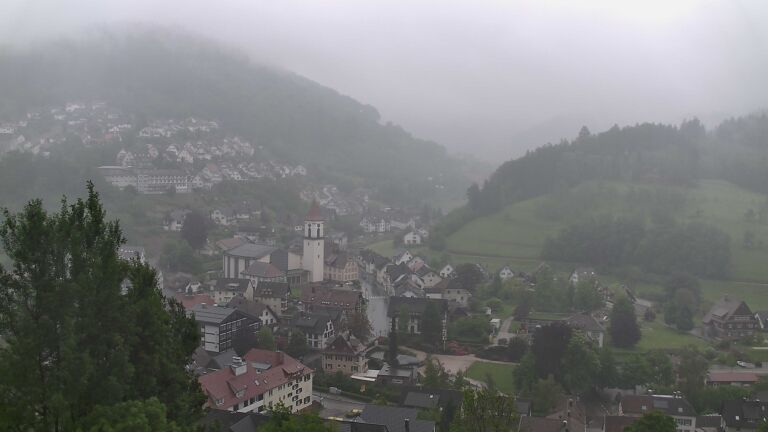 Dieses Bild zeigt eine Webcam-Aufnahme von Ottenhöfen, aufgenommen am Montag, den 11.05.2026 um 18:10 Uhr