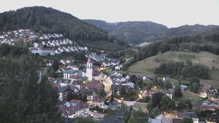 Dieses Bild zeigt eine Webcam-Aufnahme von Ottenhöfen, aufgenommen am Freitag, den 10.07.2026 um 05:00 Uhr