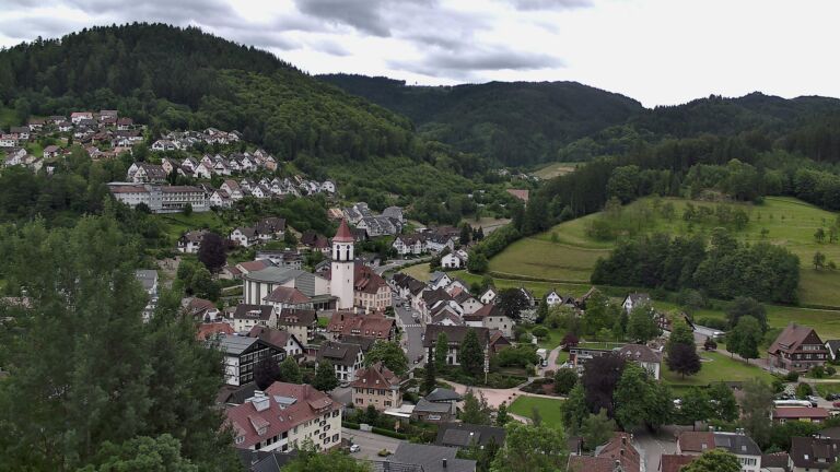 Dieses Bild zeigt eine Webcam-Aufnahme von Ottenhöfen, aufgenommen am Donnerstag, den 04.06.2026 um 10:40 Uhr