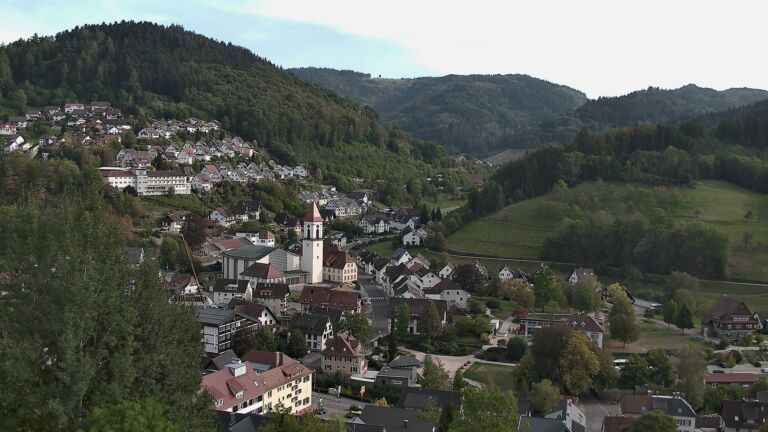 Dieses Bild zeigt eine Webcam-Aufnahme von Ottenhöfen, aufgenommen am Montag, den 28.09.2026 um 17:00 Uhr