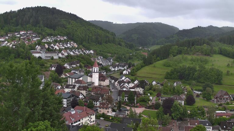 Dieses Bild zeigt eine Webcam-Aufnahme von Ottenhöfen, aufgenommen am Montag, den 18.05.2026 um 14:30 Uhr