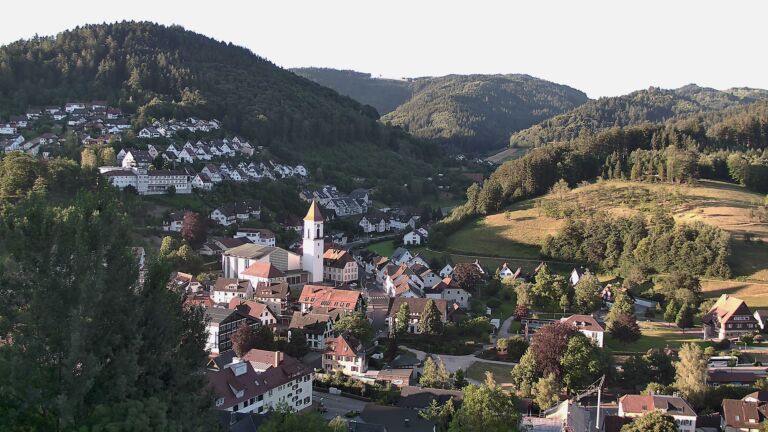 Dieses Bild zeigt eine Webcam-Aufnahme von Ottenhöfen, aufgenommen am Freitag, den 10.07.2026 um 06:50 Uhr