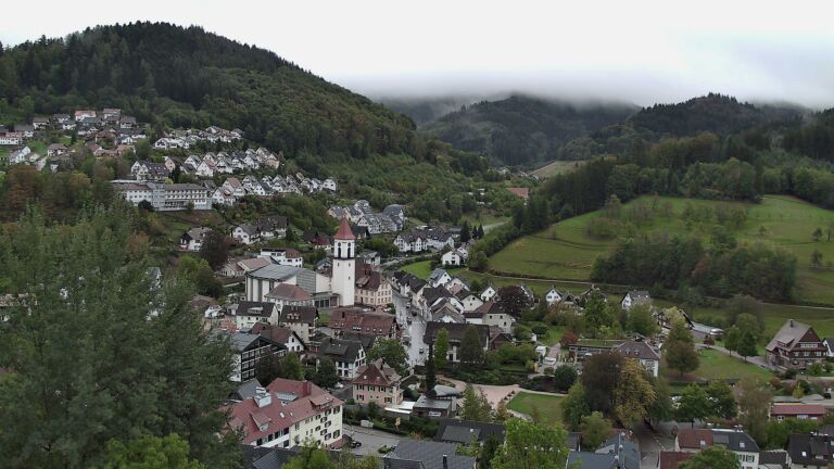 Dieses Bild zeigt eine Webcam-Aufnahme von Ottenhöfen, aufgenommen am Samstag, den 10.10.2026 um 09:00 Uhr