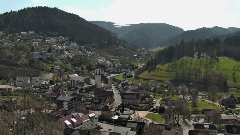 Dieses Bild zeigt eine Webcam-Aufnahme von Ottenhöfen, aufgenommen am Donnerstag, den 02.04.2026 um 13:30 Uhr