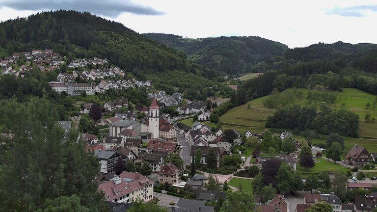 Dieses Bild zeigt eine Webcam-Aufnahme von Ottenhöfen, aufgenommen am Donnerstag, den 11.06.2026 um 16:50 Uhr