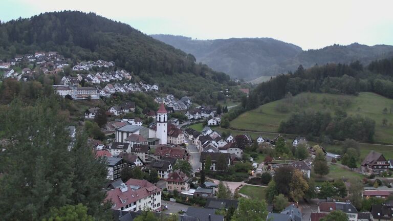 Dieses Bild zeigt eine Webcam-Aufnahme von Ottenhöfen, aufgenommen am Dienstag, den 13.10.2026 um 18:40 Uhr