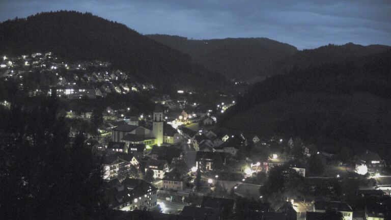 Dieses Bild zeigt eine Webcam-Aufnahme von Ottenhöfen, aufgenommen am Sonntag, den 13.09.2026 um 20:20 Uhr