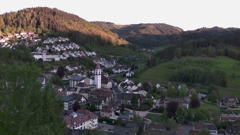 Dieses Bild zeigt eine Webcam-Aufnahme von Ottenhöfen, aufgenommen am Freitag, den 01.05.2026 um 20:10 Uhr