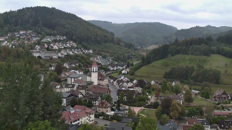 Dieses Bild zeigt eine Webcam-Aufnahme von Ottenhöfen, aufgenommen am Sonntag, den 04.10.2026 um 17:40 Uhr