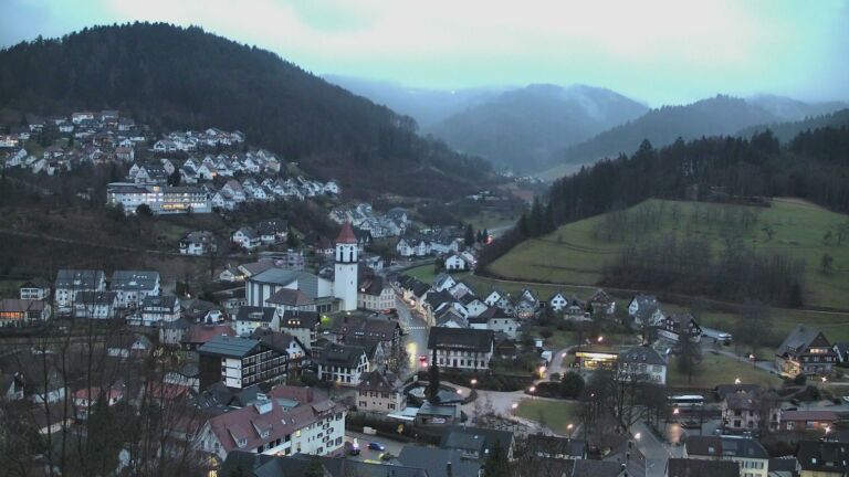 Dieses Bild zeigt eine Webcam-Aufnahme von Ottenhöfen, aufgenommen am Montag, den 26.01.2026 um 17:20 Uhr
