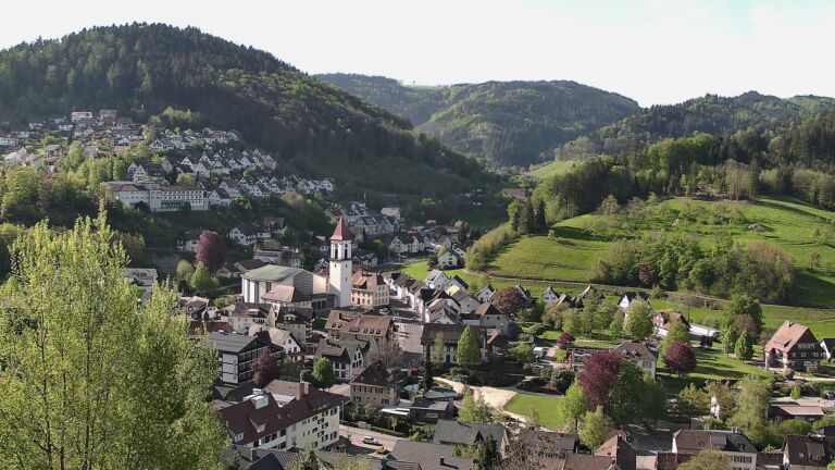 Dieses Bild zeigt eine Webcam-Aufnahme von Ottenhöfen, aufgenommen am Sonntag, den 26.04.2026 um 09:10 Uhr