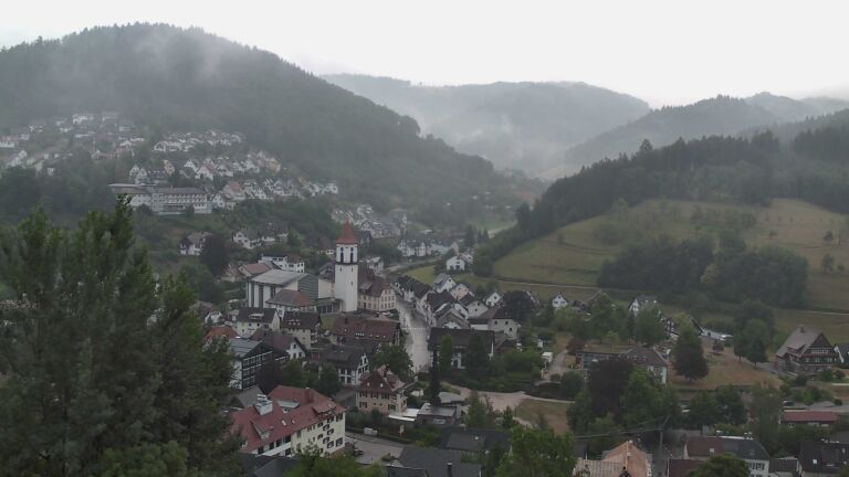 Dieses Bild zeigt eine Webcam-Aufnahme von Ottenhöfen, aufgenommen am Sonntag, den 19.07.2026 um 06:10 Uhr