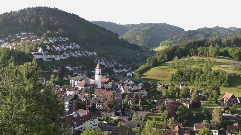 Dieses Bild zeigt eine Webcam-Aufnahme von Ottenhöfen, aufgenommen am Donnerstag, den 21.05.2026 um 07:10 Uhr