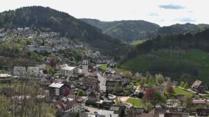 Dieses Bild zeigt eine Webcam-Aufnahme von Ottenhöfen, aufgenommen am Freitag, den 17.04.2026 um 12:00 Uhr