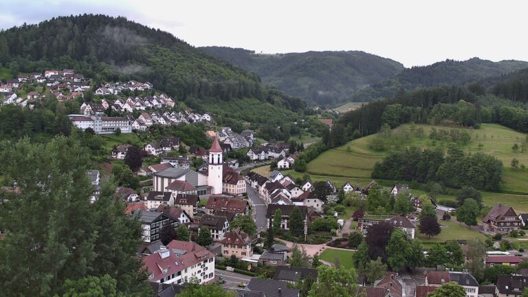 Dieses Bild zeigt eine Webcam-Aufnahme von Ottenhöfen, aufgenommen am Montag, den 01.06.2026 um 06:30 Uhr