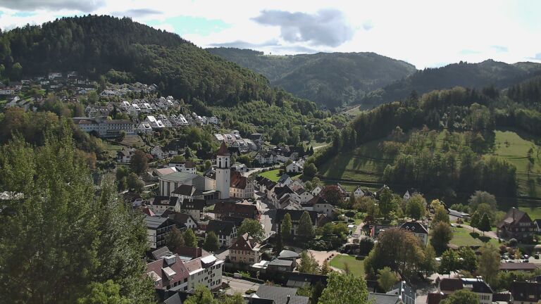 Dieses Bild zeigt eine Webcam-Aufnahme von Ottenhöfen, aufgenommen am Montag, den 12.10.2026 um 13:20 Uhr