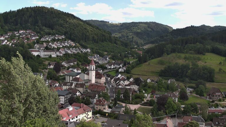 Dieses Bild zeigt eine Webcam-Aufnahme von Ottenhöfen, aufgenommen am Donnerstag, den 02.07.2026 um 17:30 Uhr