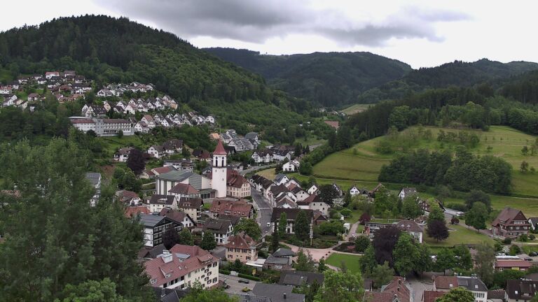 Dieses Bild zeigt eine Webcam-Aufnahme von Ottenhöfen, aufgenommen am Montag, den 01.06.2026 um 08:40 Uhr