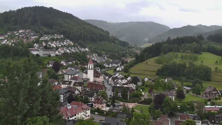 Dieses Bild zeigt eine Webcam-Aufnahme von Ottenhöfen, aufgenommen am Montag, den 08.06.2026 um 17:40 Uhr