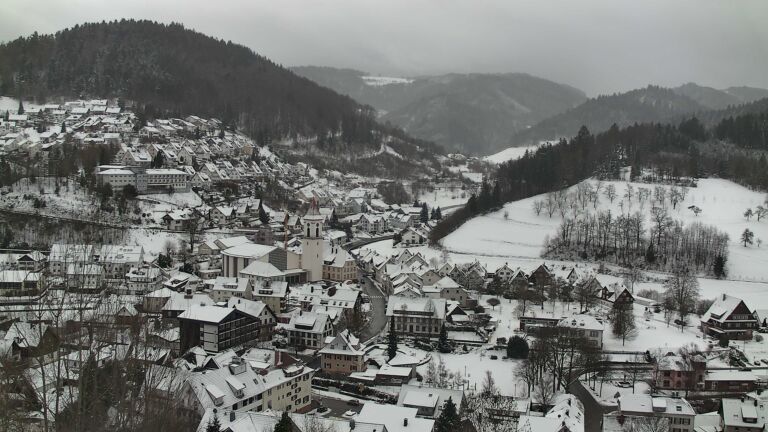 Dieses Bild zeigt eine Webcam-Aufnahme von Ottenhöfen, aufgenommen am Donnerstag, den 08.01.2026 um 10:20 Uhr