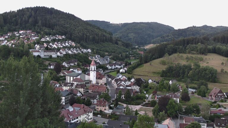 Dieses Bild zeigt eine Webcam-Aufnahme von Ottenhöfen, aufgenommen am Montag, den 13.07.2026 um 05:40 Uhr