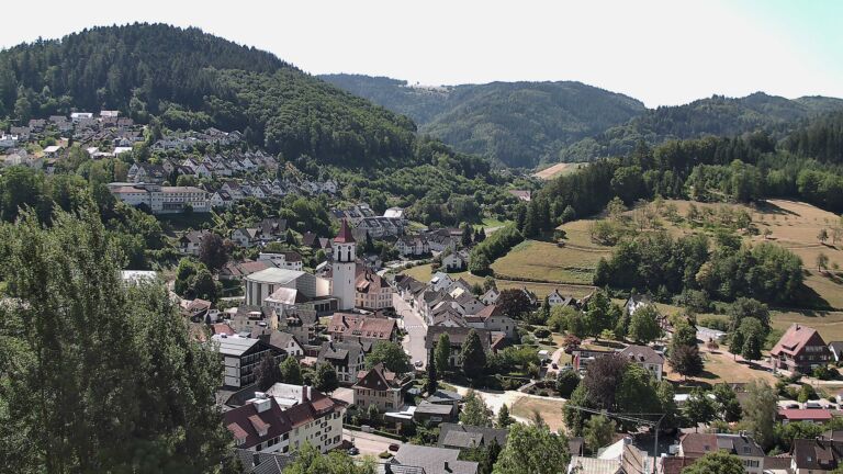 Dieses Bild zeigt eine Webcam-Aufnahme von Ottenhöfen, aufgenommen am Freitag, den 24.07.2026 um 11:20 Uhr