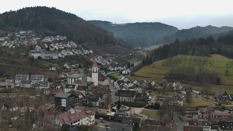 Dieses Bild zeigt eine Webcam-Aufnahme von Ottenhöfen, aufgenommen am Dienstag, den 27.01.2026 um 14:10 Uhr