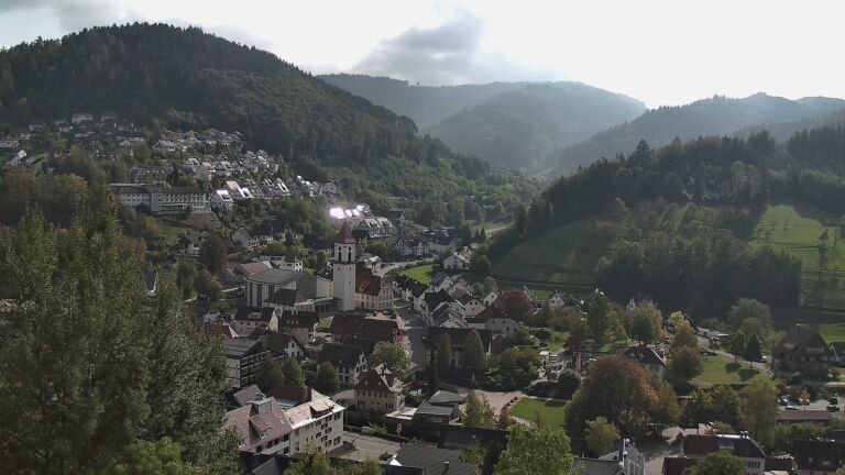 Dieses Bild zeigt eine Webcam-Aufnahme von Ottenhöfen, aufgenommen am Montag, den 19.10.2026 um 13:50 Uhr