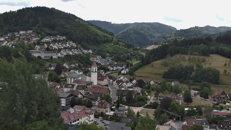 Dieses Bild zeigt eine Webcam-Aufnahme von Ottenhöfen, aufgenommen am Montag, den 27.07.2026 um 12:20 Uhr