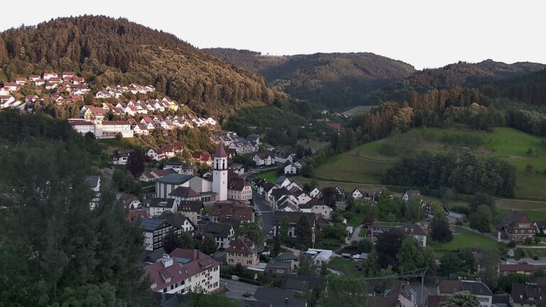 Dieses Bild zeigt eine Webcam-Aufnahme von Ottenhöfen, aufgenommen am Donnerstag, den 18.06.2026 um 21:00 Uhr