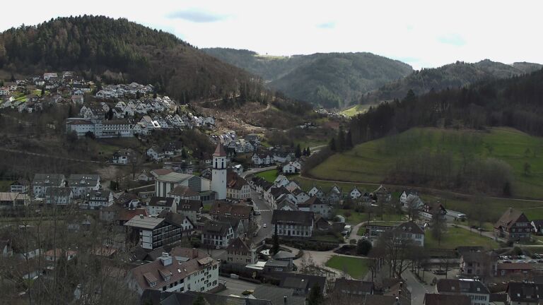 Dieses Bild zeigt eine Webcam-Aufnahme von Ottenhöfen, aufgenommen am Sonntag, den 01.03.2026 um 12:50 Uhr