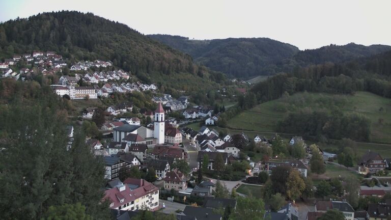 Dieses Bild zeigt eine Webcam-Aufnahme von Ottenhöfen, aufgenommen am Freitag, den 02.10.2026 um 19:20 Uhr