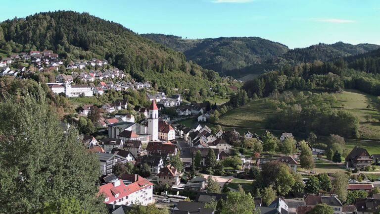 Dieses Bild zeigt eine Webcam-Aufnahme von Ottenhöfen, aufgenommen am Dienstag, den 15.09.2026 um 17:40 Uhr