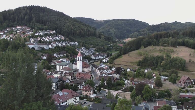 Dieses Bild zeigt eine Webcam-Aufnahme von Ottenhöfen, aufgenommen am Mittwoch, den 12.08.2026 um 06:00 Uhr