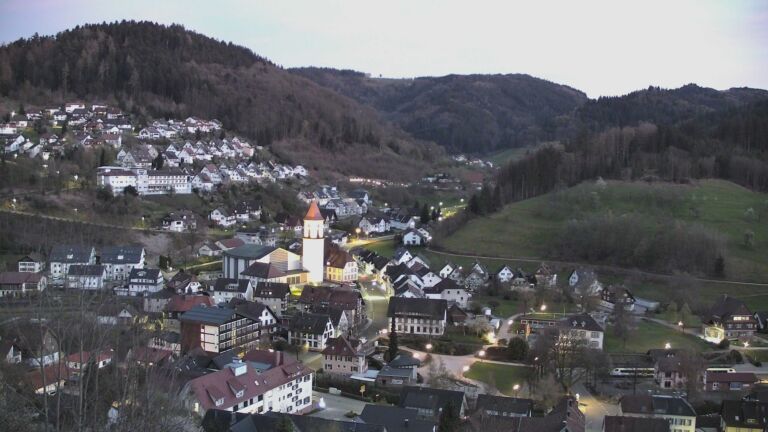 Dieses Bild zeigt eine Webcam-Aufnahme von Ottenhöfen, aufgenommen am Montag, den 06.04.2026 um 20:30 Uhr