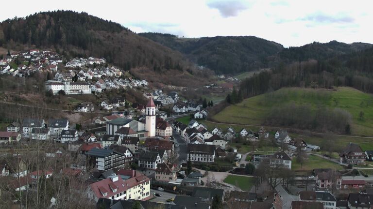 Dieses Bild zeigt eine Webcam-Aufnahme von Ottenhöfen, aufgenommen am Sonntag, den 01.03.2026 um 18:10 Uhr
