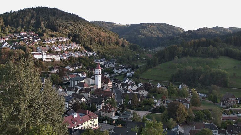 Dieses Bild zeigt eine Webcam-Aufnahme von Ottenhöfen, aufgenommen am Freitag, den 02.10.2026 um 18:10 Uhr