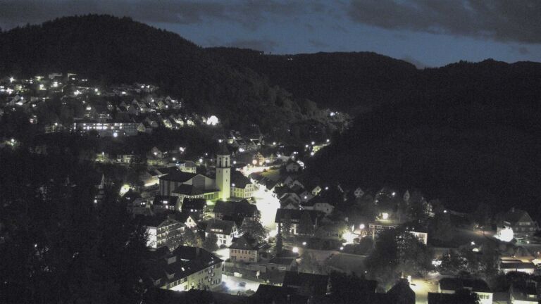Dieses Bild zeigt eine Webcam-Aufnahme von Ottenhöfen, aufgenommen am Samstag, den 10.10.2026 um 19:40 Uhr