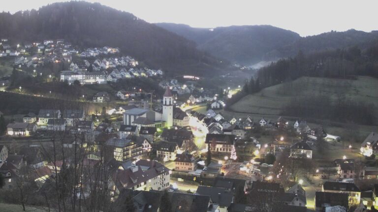 Dieses Bild zeigt eine Webcam-Aufnahme von Ottenhöfen, aufgenommen am Montag, den 15.12.2025 um 07:30 Uhr