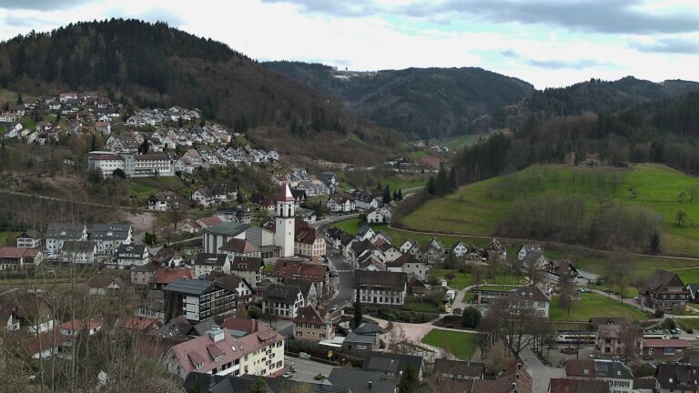 Dieses Bild zeigt eine Webcam-Aufnahme von Ottenhöfen, aufgenommen am Freitag, den 03.04.2026 um 16:50 Uhr