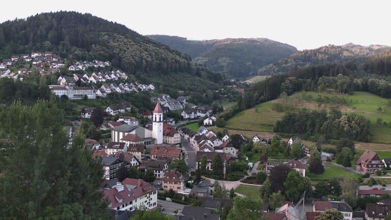 Dieses Bild zeigt eine Webcam-Aufnahme von Ottenhöfen, aufgenommen am Donnerstag, den 25.06.2026 um 06:10 Uhr