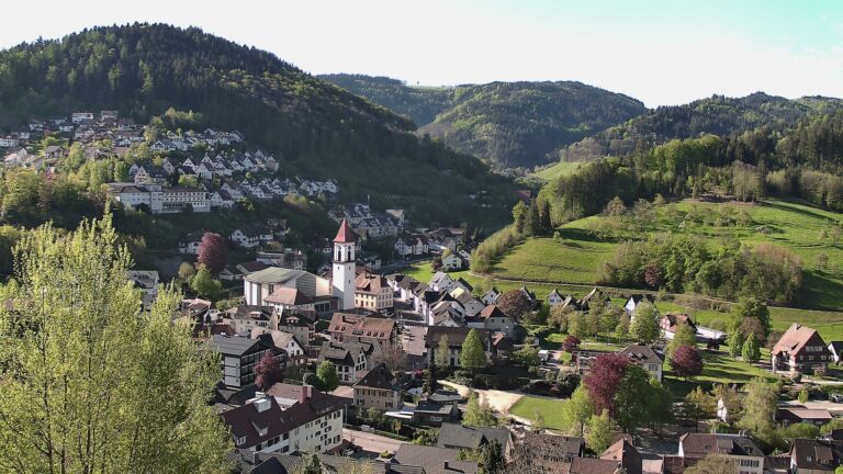Dieses Bild zeigt eine Webcam-Aufnahme von Ottenhöfen, aufgenommen am Samstag, den 25.04.2026 um 09:00 Uhr