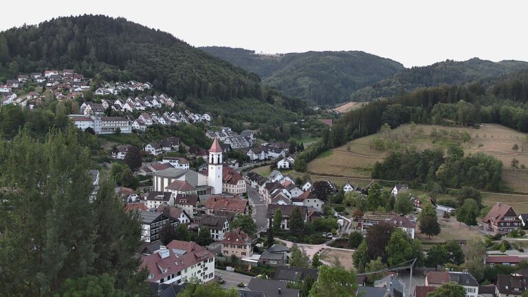 Dieses Bild zeigt eine Webcam-Aufnahme von Ottenhöfen, aufgenommen am Montag, den 10.08.2026 um 06:30 Uhr