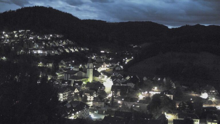 Dieses Bild zeigt eine Webcam-Aufnahme von Ottenhöfen, aufgenommen am Freitag, den 28.08.2026 um 21:00 Uhr