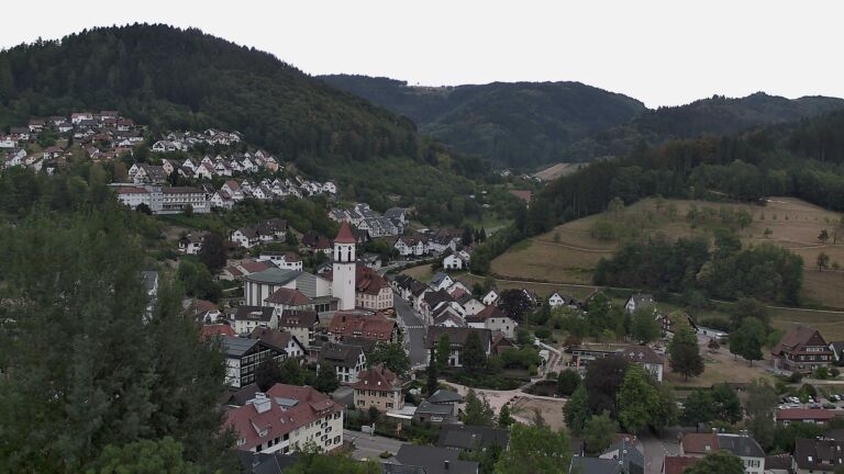 Dieses Bild zeigt eine Webcam-Aufnahme von Ottenhöfen, aufgenommen am Samstag, den 15.08.2026 um 13:40 Uhr