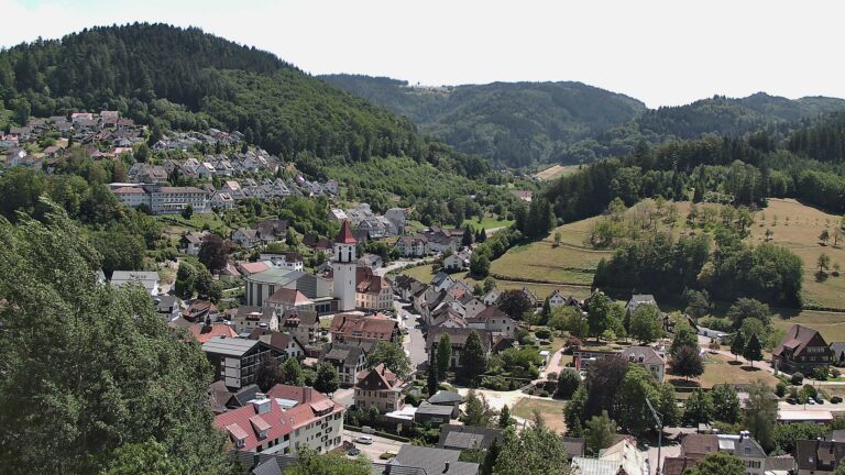 Dieses Bild zeigt eine Webcam-Aufnahme von Ottenhöfen, aufgenommen am Montag, den 20.07.2026 um 14:10 Uhr