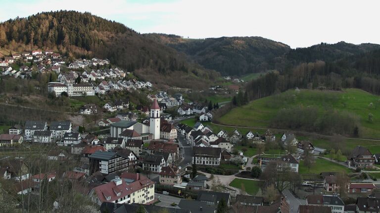 Dieses Bild zeigt eine Webcam-Aufnahme von Ottenhöfen, aufgenommen am Montag, den 06.04.2026 um 19:40 Uhr