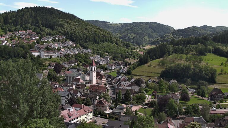 Dieses Bild zeigt eine Webcam-Aufnahme von Ottenhöfen, aufgenommen am Mittwoch, den 17.06.2026 um 15:30 Uhr