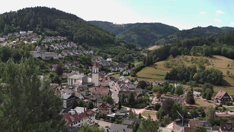 Dieses Bild zeigt eine Webcam-Aufnahme von Ottenhöfen, aufgenommen am Freitag, den 17.07.2026 um 11:10 Uhr